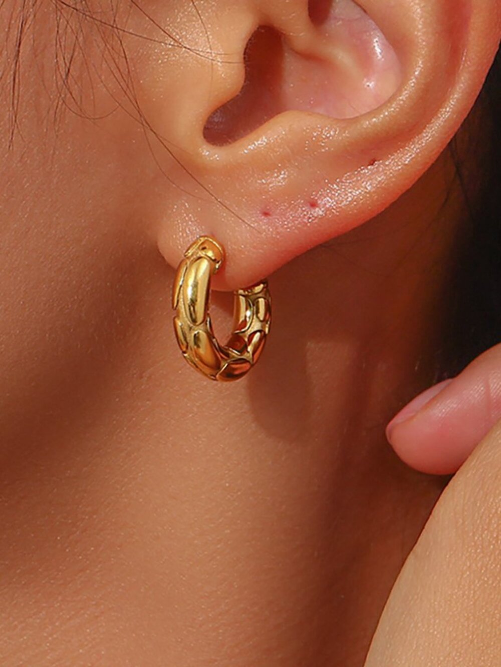 18K Gold Plated Snake Skin Earrings Chunky C-shaped Embossed Quiet Luxury - Picture 5 of 5